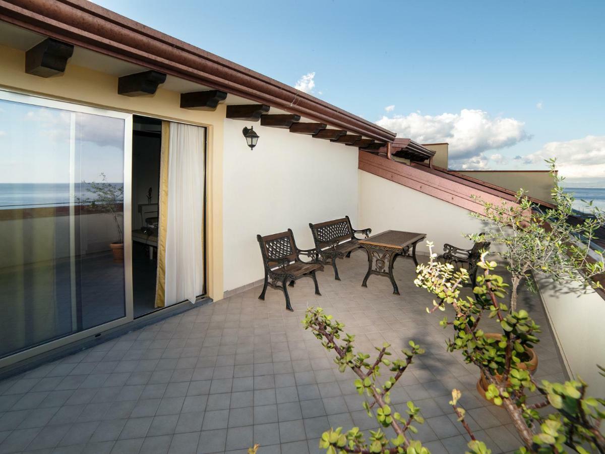 Marina Di Savoca Appartement Santa Teresa Di Riva Buitenkant foto