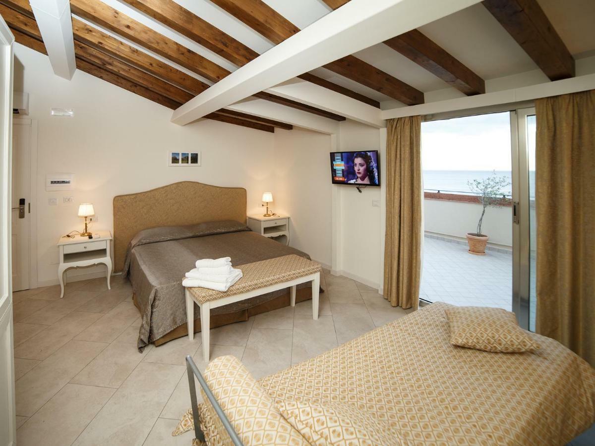 Marina Di Savoca Appartement Santa Teresa Di Riva Buitenkant foto